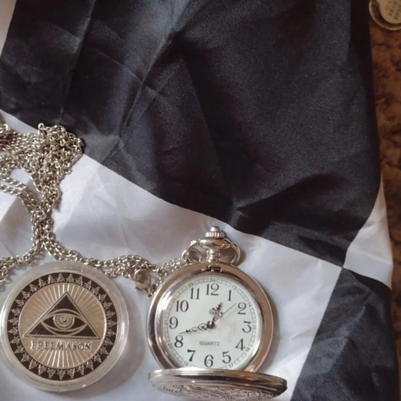 Masonic Silver &New quartz Men's Pocket Watch - Picture 2 of 2